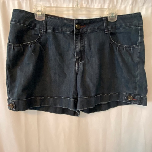 Jean Shorts - Picture 2 of 5